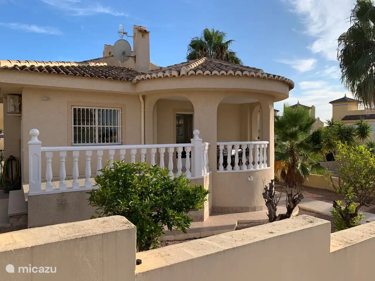 Terrasse auf der Straßenseite