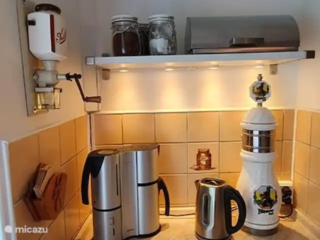 gîte / cottage huren in Tsjechië, Liberec, Levousy – Cottage Levousy Keuken met inductie kookplaat en oven. Kruiden staan er om te gebruiken.