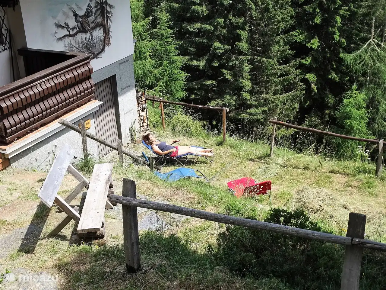 Nachmittags nach einem Spaziergang ausruhen