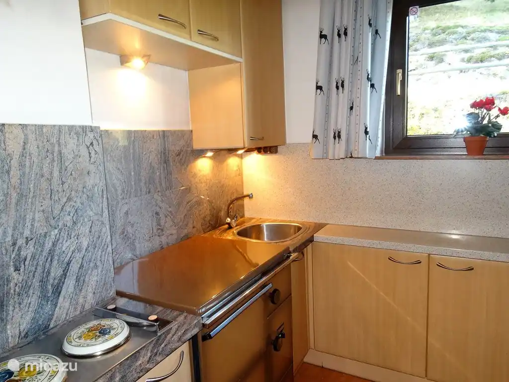 Die Küche ist nicht groß, aber praktisch