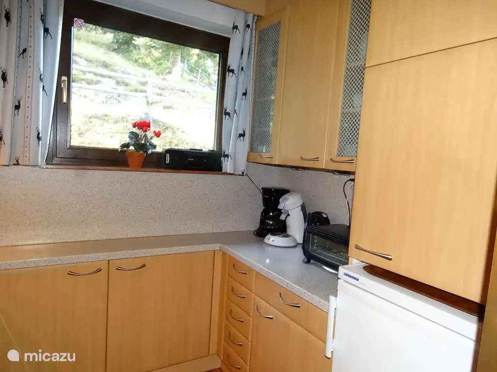 ausgestattet mit Kaffeemaschine, Wasserkocher, zum Brötchenbacken