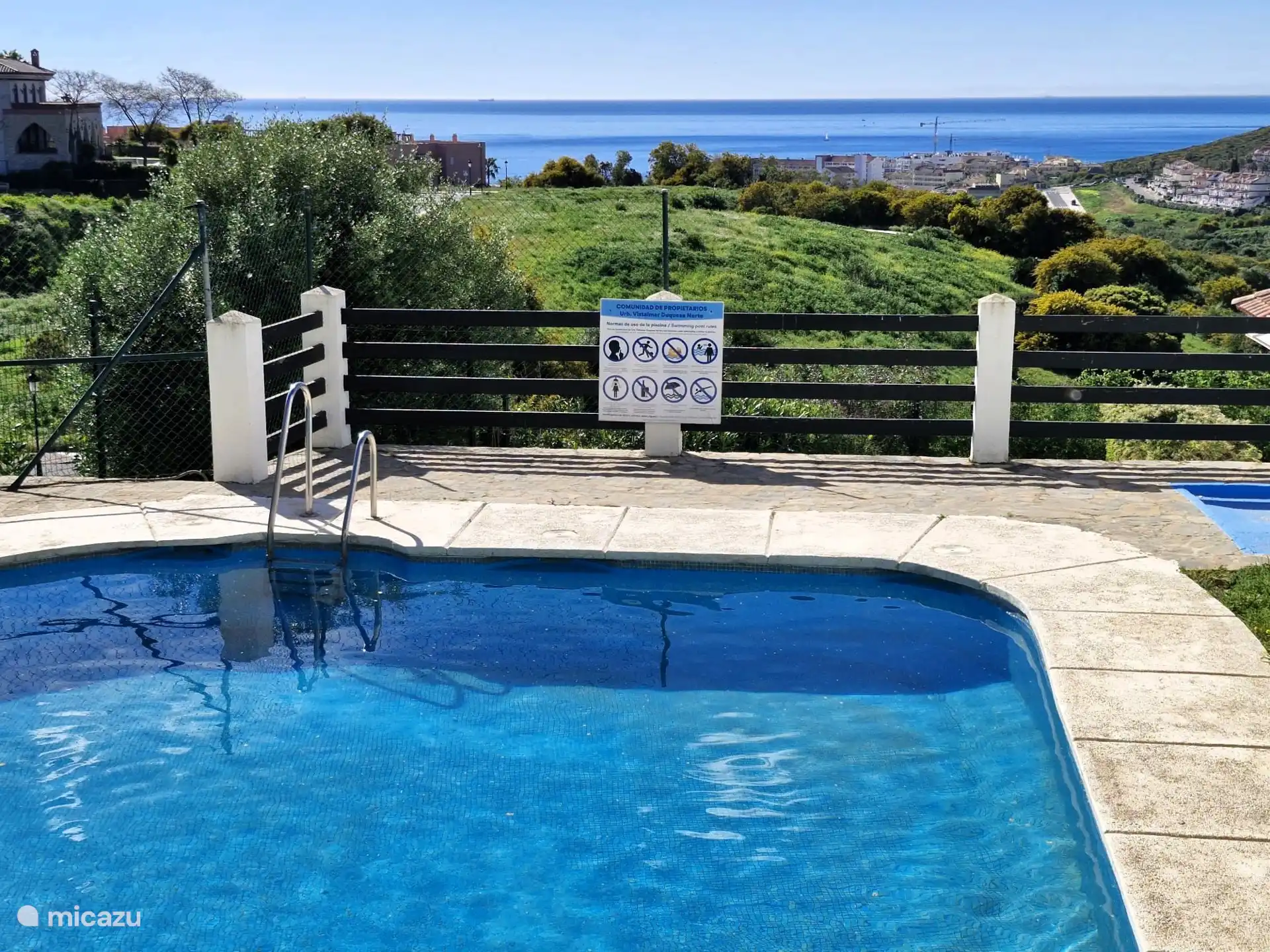 één van de zwembaden