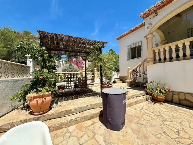 Location de Vacances Espagne, Costa Blanca, Benitachell, villa - Les Fonts Benitachell, Alicante Terrasse intérieure avec coin salon couvert 6 personnes