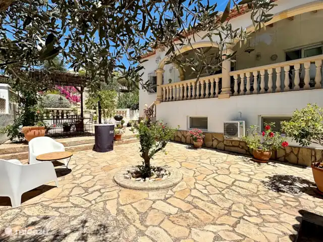 Location de Vacances Espagne, Costa Blanca, Benitachell, villa - Les Fonts Benitachell, Alicante Vue latérale de la maison depuis la terrasse intérieure