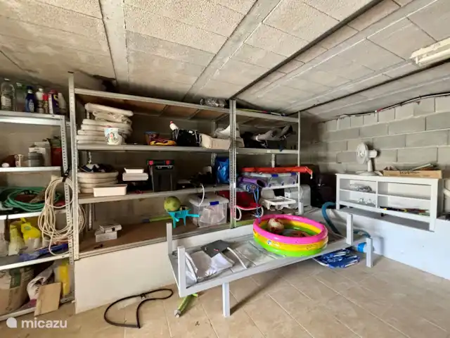 Location de Vacances Espagne, Costa Blanca, Benitachell, villa - Les Fonts Benitachell, Alicante Débarras avec lave-linge et sèche-linge et 2ème réfrigérateur-congélateur