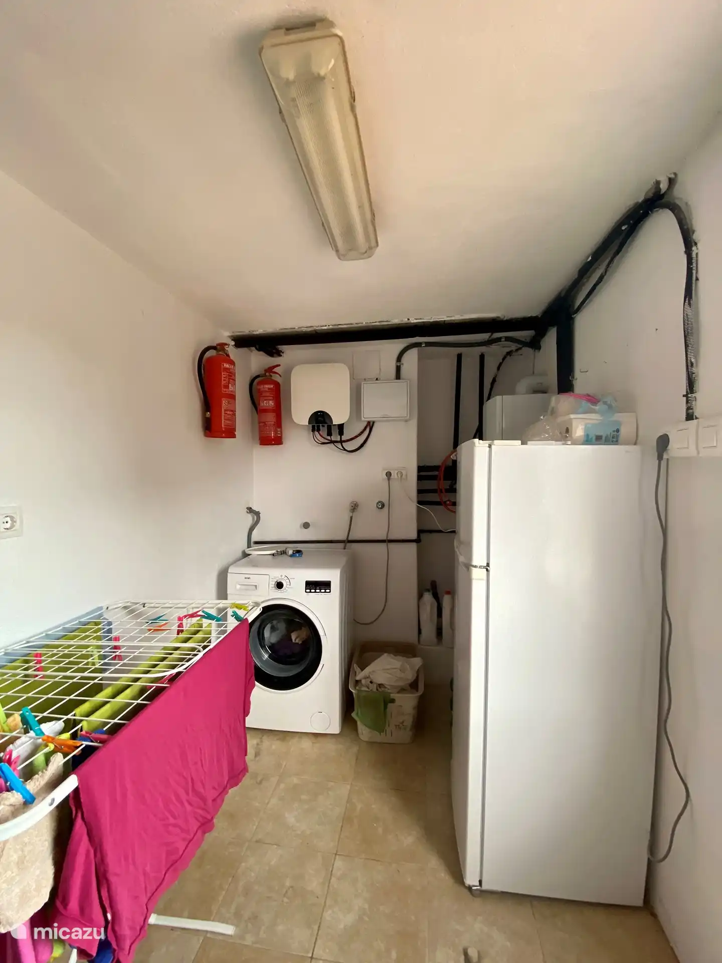 Waschmaschine, Wäschetrockner und Kühlschrank mit Gefrierfach 