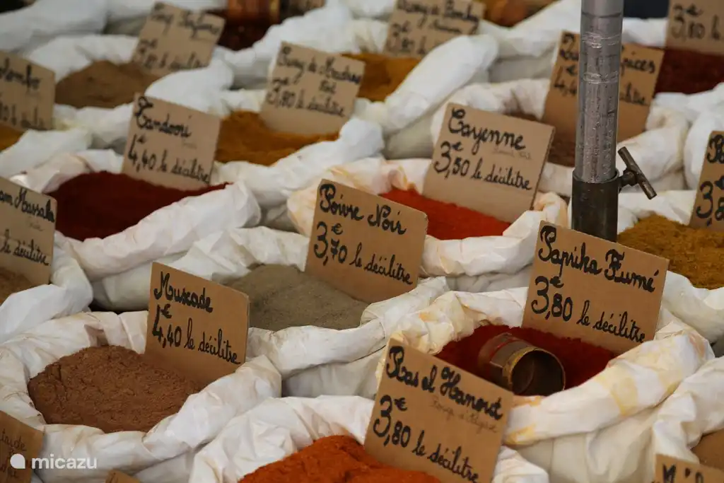 Chaque semaine, il y a les célèbres marchés français de la région