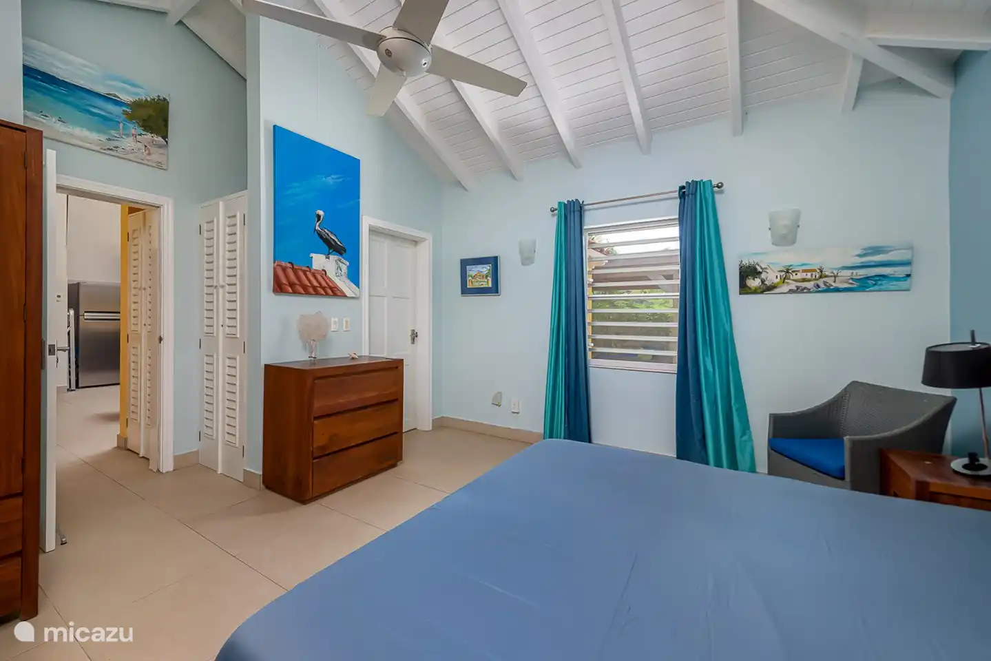 De master bedroom  gezien van de ander kant