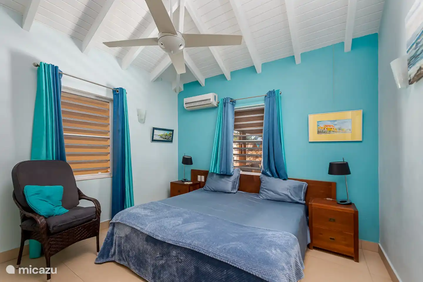 De 2de slaapkamer , eveneens met 2 persoons( of 2 x 1 persoons) bed. De airco zorgt voor de verkoeling evenals de plafond ventilator.