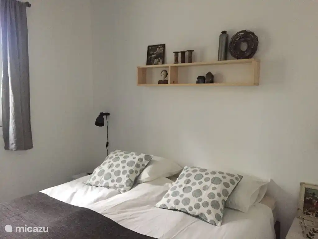 Schlafzimmer mit zwei Boxspringbetten 80x200