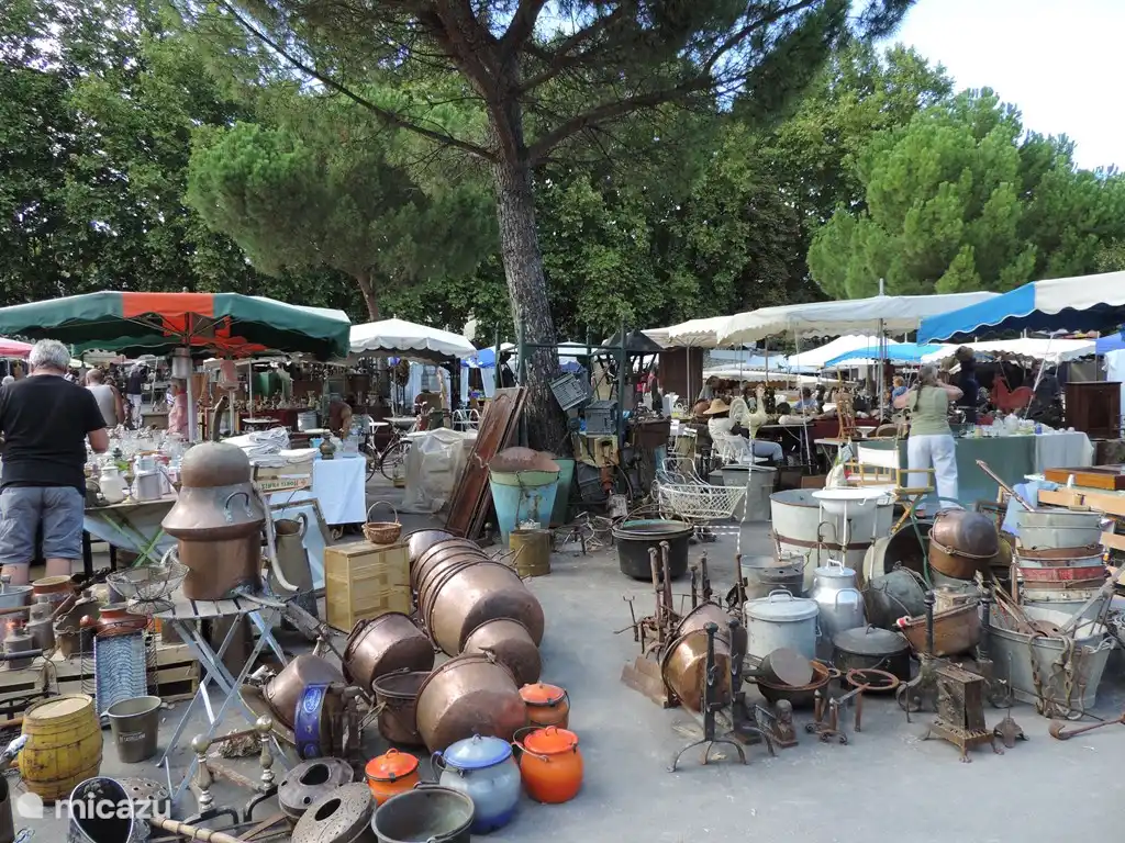 Brocante in Barjac