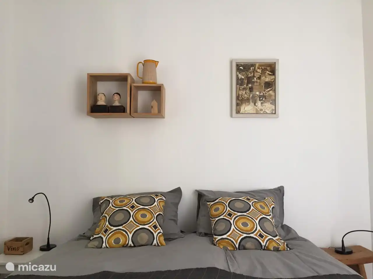 Schlafzimmer mit zwei Boxspringbetten 80x200