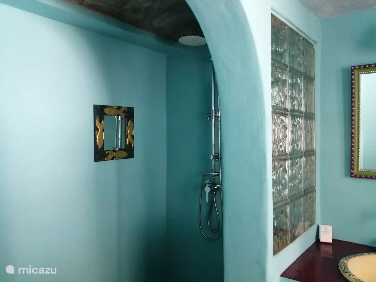 Salle de bain dans la chambre 1