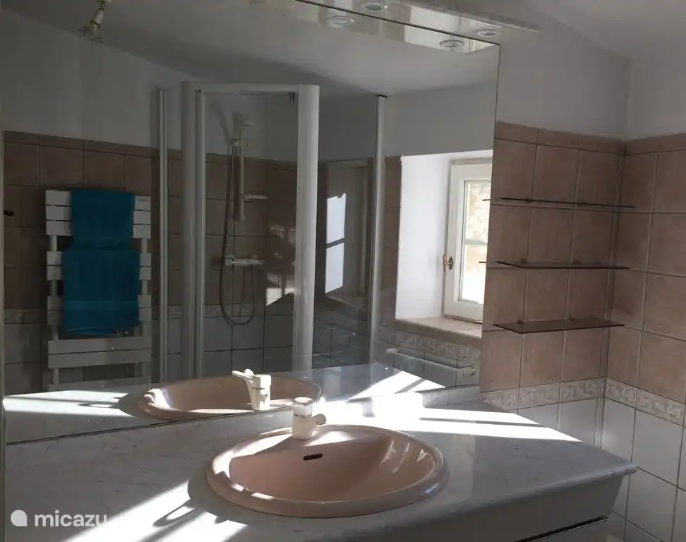 The bathroom of the guest house 