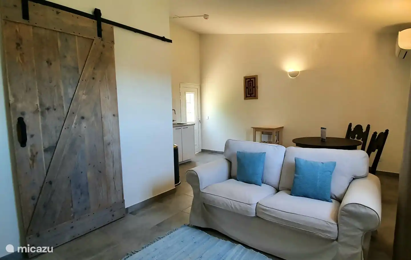 Sala de estar desde el otro lado