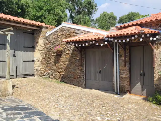 Quinta avec piscine privée | Portugal, Coimbra, Arganil - villa La cour, avec accès à la deuxième cuisine et à la salle de loisirs (ping-pong, fléchettes, bar, coin lecture, table de jeux etc.)