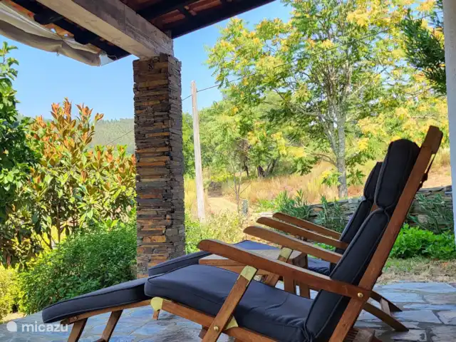 Quinta avec piscine privée | Portugal, Coimbra, Arganil - villa Transats sur le porche.