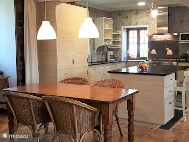 Quinta avec piscine privée | Portugal, Coimbra, Arganil - villa Séjour avec cuisine ouverte. La cuisine a été entièrement rénovée en 2019.