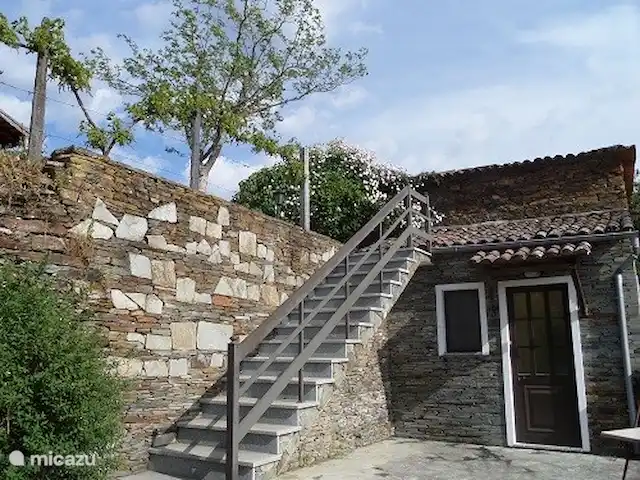 Quinta avec piscine privée | Portugal, Coimbra, Arganil - villa L'un des deux escaliers entre les deux Casinhas