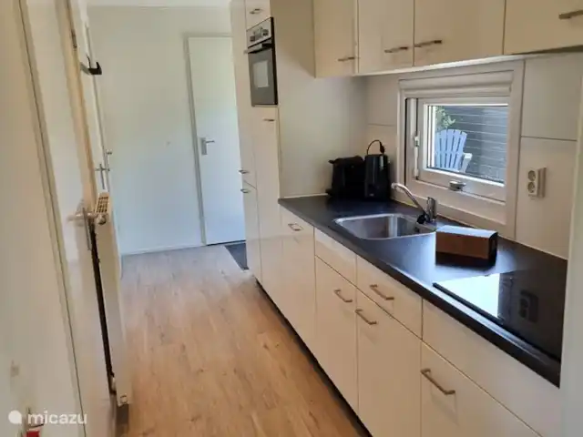 Maison de vacances contemporaine dans la Veluwe | Pays-Bas, Gueldre, Otterlo - chalet Cuisine avec Nespresso - plaque induction - four micro-ondes combiné - réfrigérateur congélateur