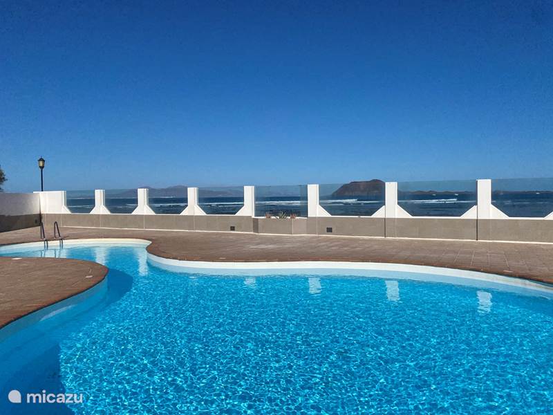 Vakantiehuis Spanje, Fuerteventura, Corralejo Vakantiehuis Huis50m van zee+pool+tuin+dakterras 
