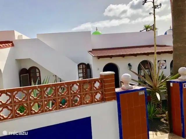 Maison50m de la mer+piscine+jardin+terrasse sur le toit | Espagne, Fuerteventura, Corralejo - maison de vacances Façade avec entrée jardin