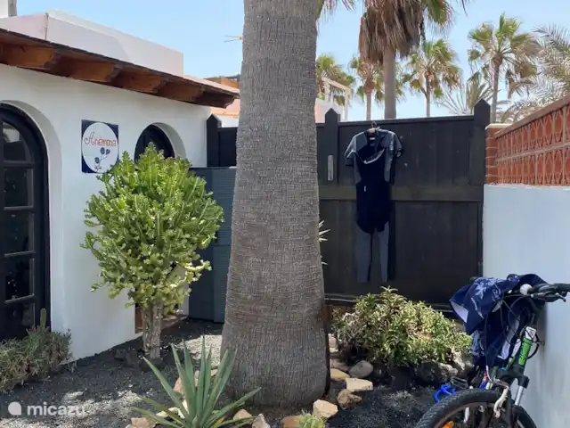 Maison50m de la mer+piscine+jardin+terrasse sur le toit | Espagne, Fuerteventura, Corralejo - maison de vacances Point d'eau pour rincer le matériel de sports nautiques