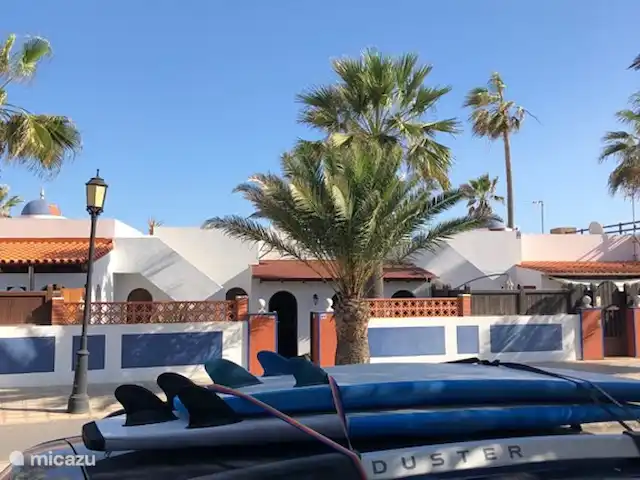 Maison50m de la mer+piscine+jardin+terrasse sur le toit | Espagne, Fuerteventura, Corralejo - maison de vacances Parking sécurisé gratuit devant la maison