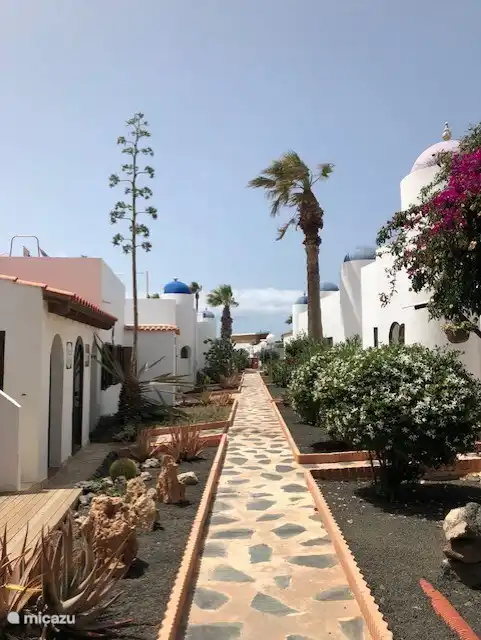 Fußweg zum Schwimmbad