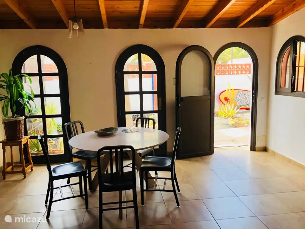 Abendessenraum mit einer leichten und frischen Brise