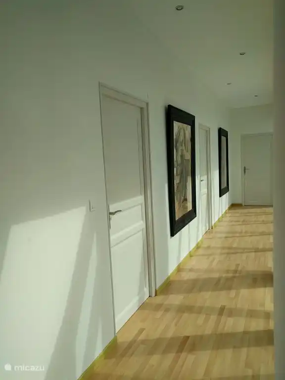 Flur, wo sich die Schlafzimmer 1, 2 und 3 befinden