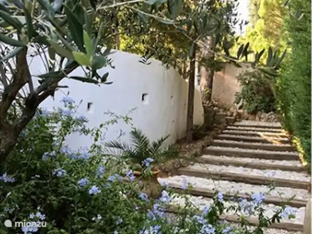 Gîte Domaine L'Oiseau Bleu | France, Côte d'Azur, Sainte-Maxime - villa cour