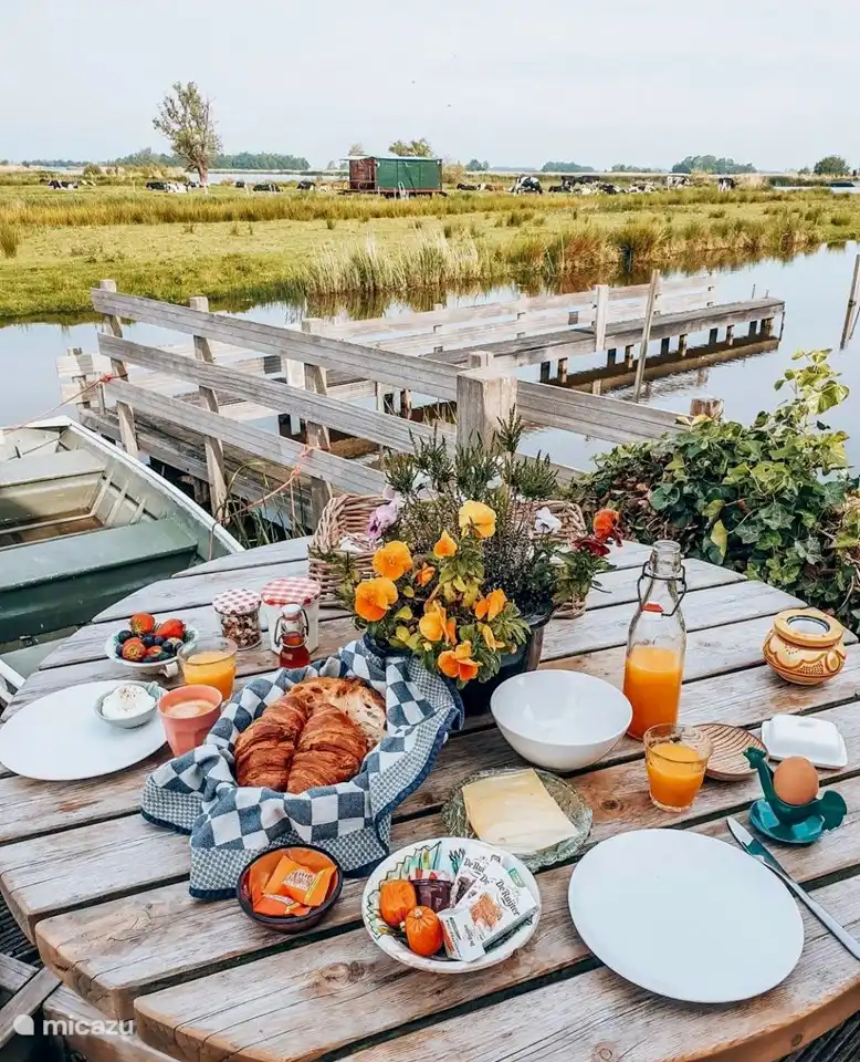 Profitez de notre service petit-déjeuner dans la maison ou sur l'eau
