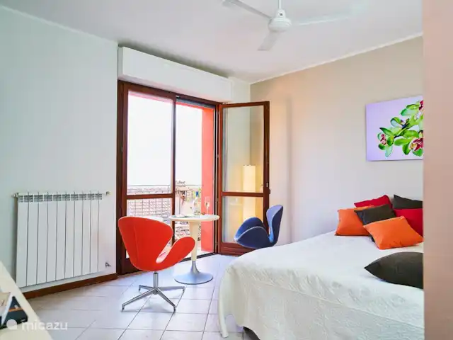 Le Quattro Stagioni Lakeview-beach huren in Italië, Comomeer, Acquaseria - appartement Romantisch meerzicht vanaf het  queensize bed.
Brede balkondeuren met screens aan de buitenkant