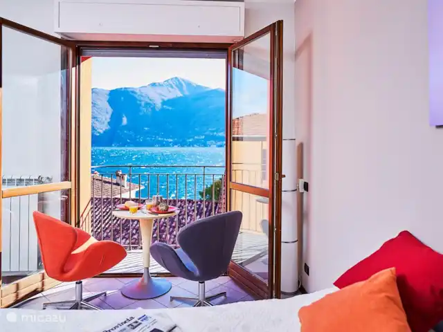 Le Quattro Stagioni Lakeview-beach huren in Italië, Comomeer, Acquaseria - appartement Living met twee comfortabele draaistoelen