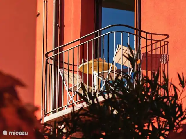 Le Quattro Stagioni Lakeview-beach huren in Italië, Comomeer, Acquaseria - appartement Balkon met 2 stoelen en een tafel.
Screens aan de buitenkant