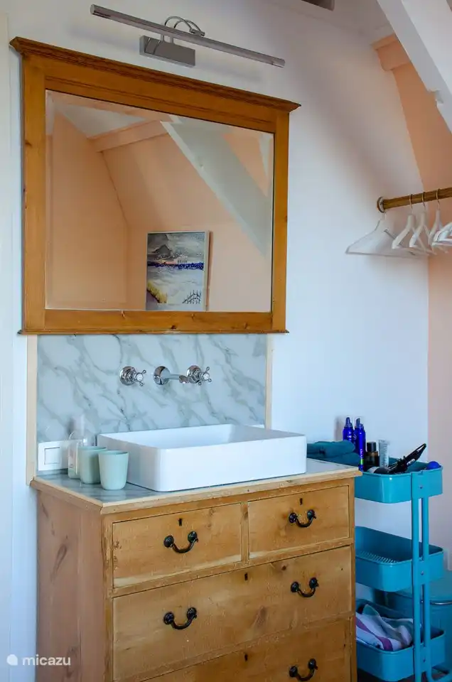 ...die neuerdings auch über ein eigenes Waschbecken verfügt.