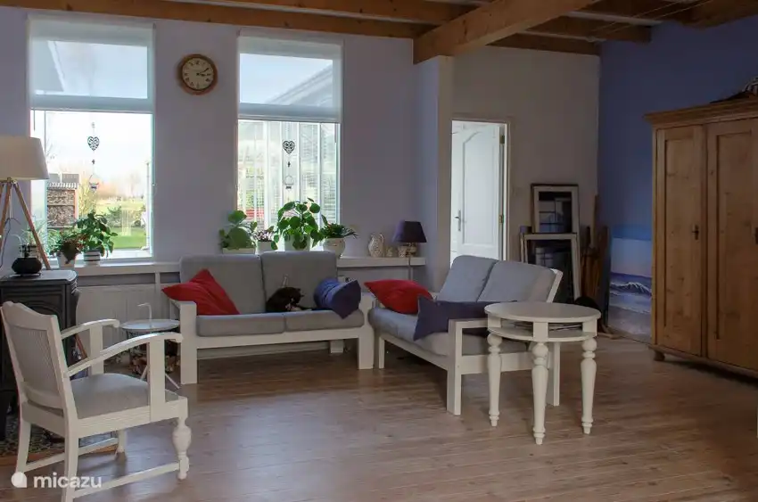 Bequemer Sitz um den Holzofen