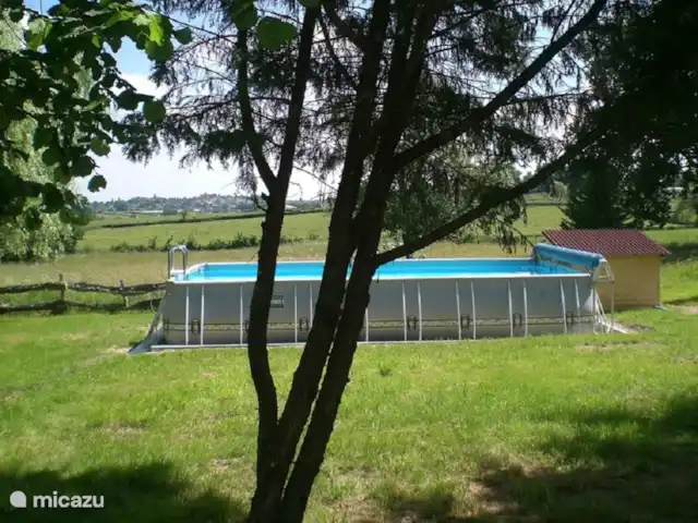 La Rosière | France, Allier, Couleuvre - maison de vacances La piscine privée où vous pourrez vous détendre. Il y a 6 transats au bord de la piscine et un parasol.