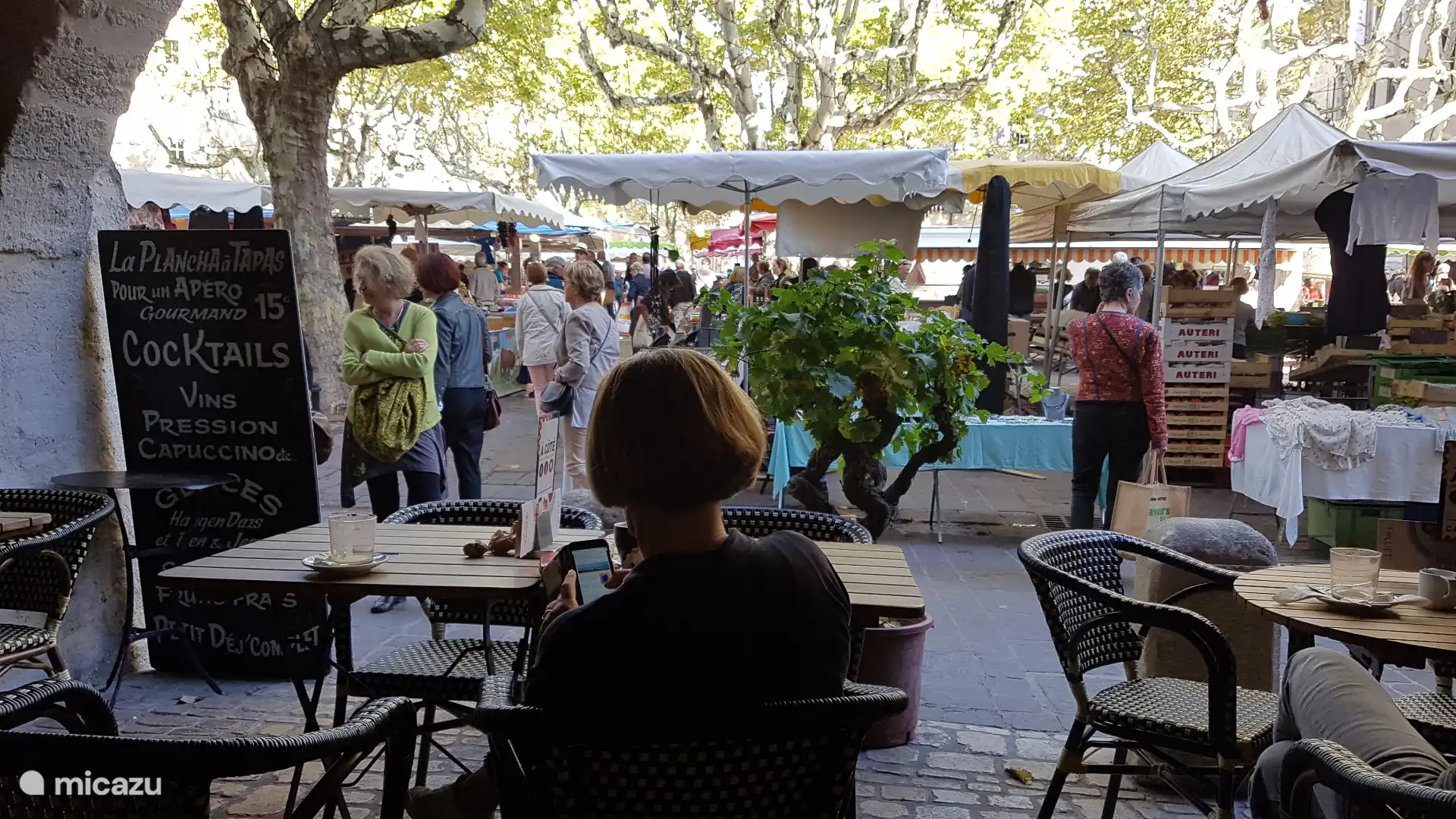 Der Samstagsmarkt von Uzès ist vielleicht der bekannteste (und belebteste) Markt der Gegend.