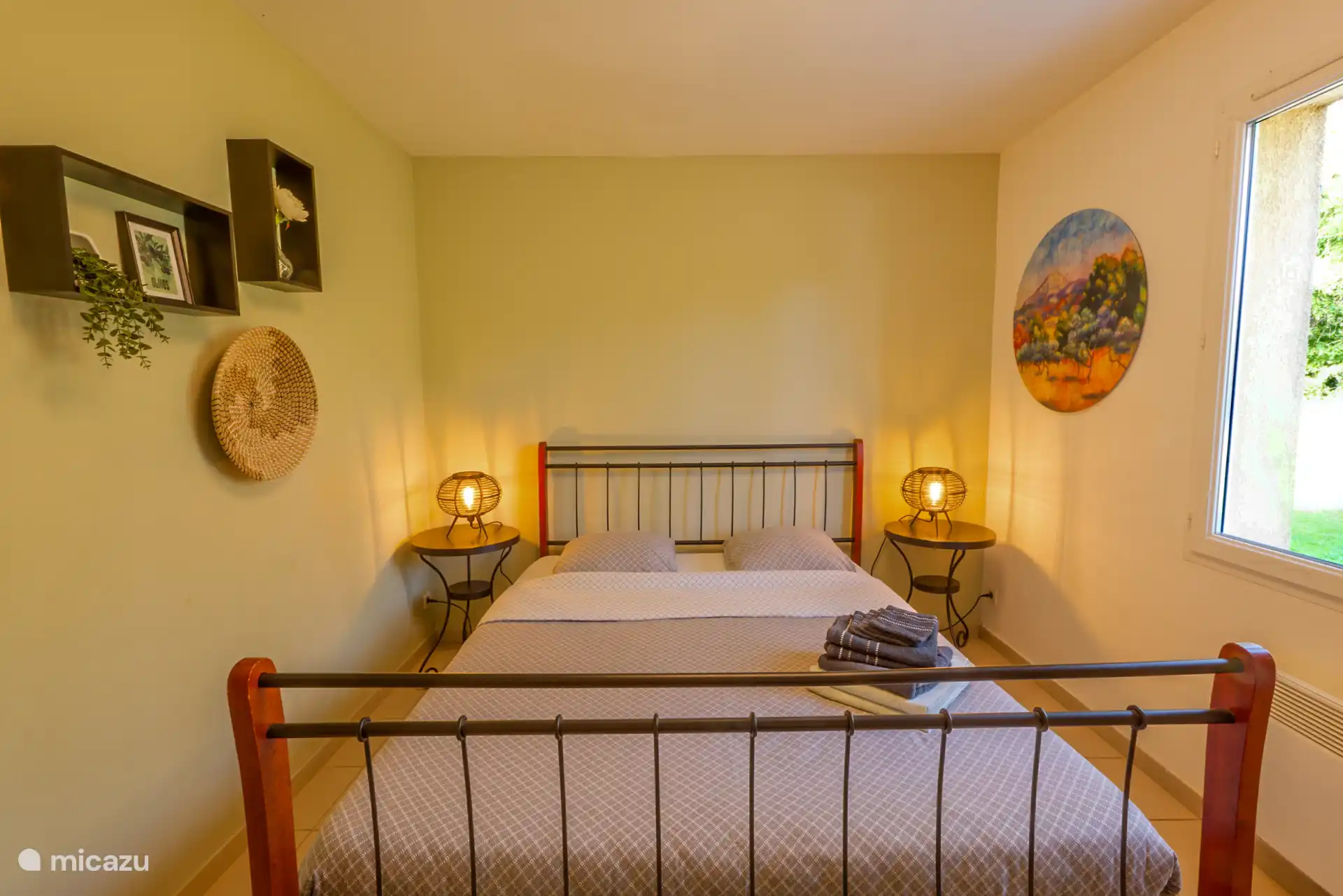 Schlafzimmer 2 hat außerdem ein Doppelbett.