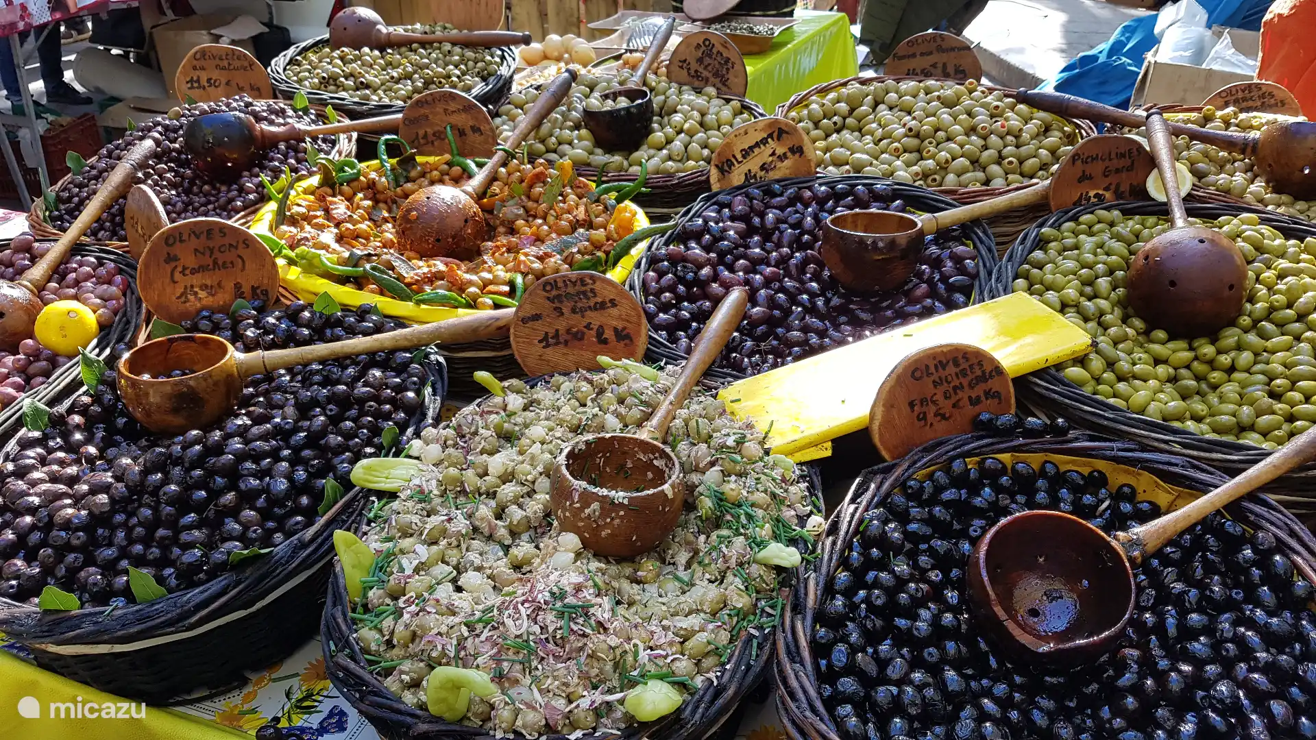 Weitere köstliche provenzalische Produkte auf dem Markt in Uzès.