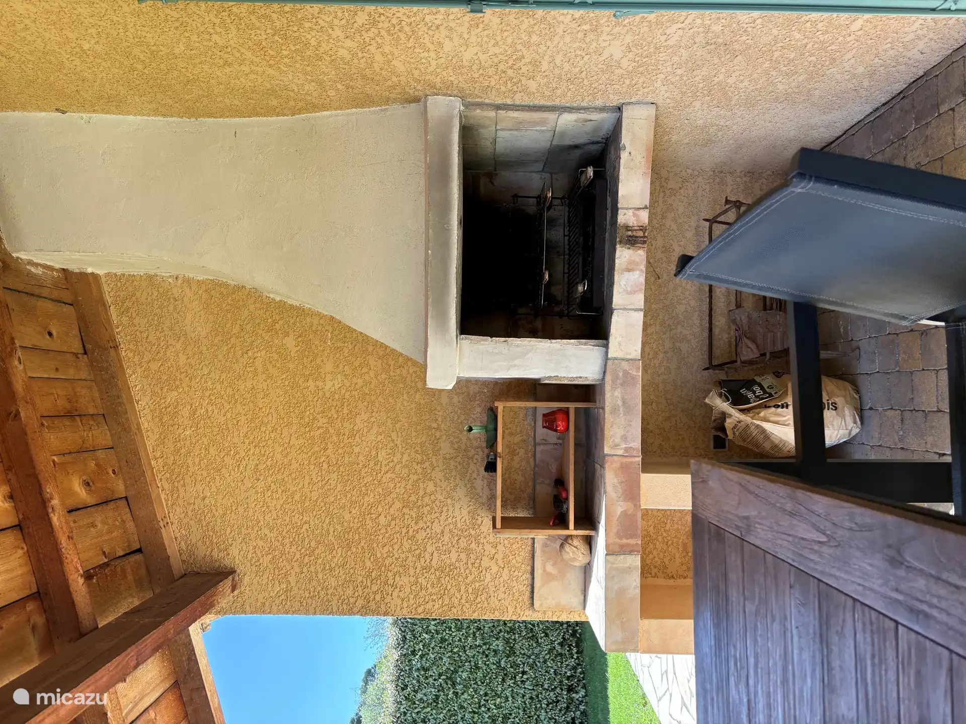 Der 2-in-1-Einbaugrill und Kamin.