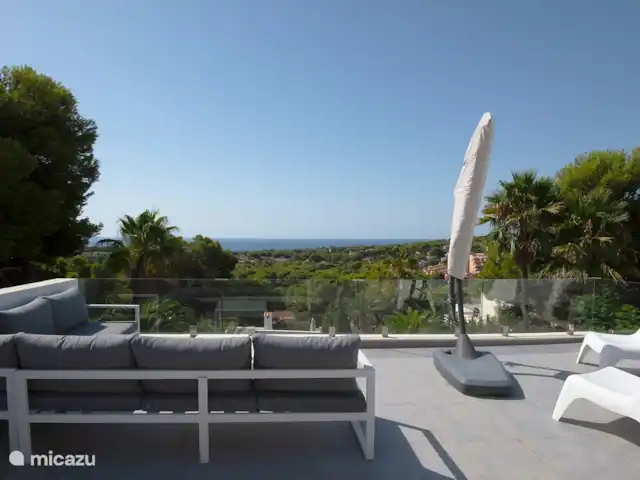 Villa Bona Vista | Espagne, Costa Blanca, Moraira - villa La terrasse sur le toit avec une belle vue. Ensoleillé du matin au soir. Chaud en été pendant la journée mais agréable et frais le soir avec vue. Bel endroit pour un verre de vin avant le dîner ou la nuit.