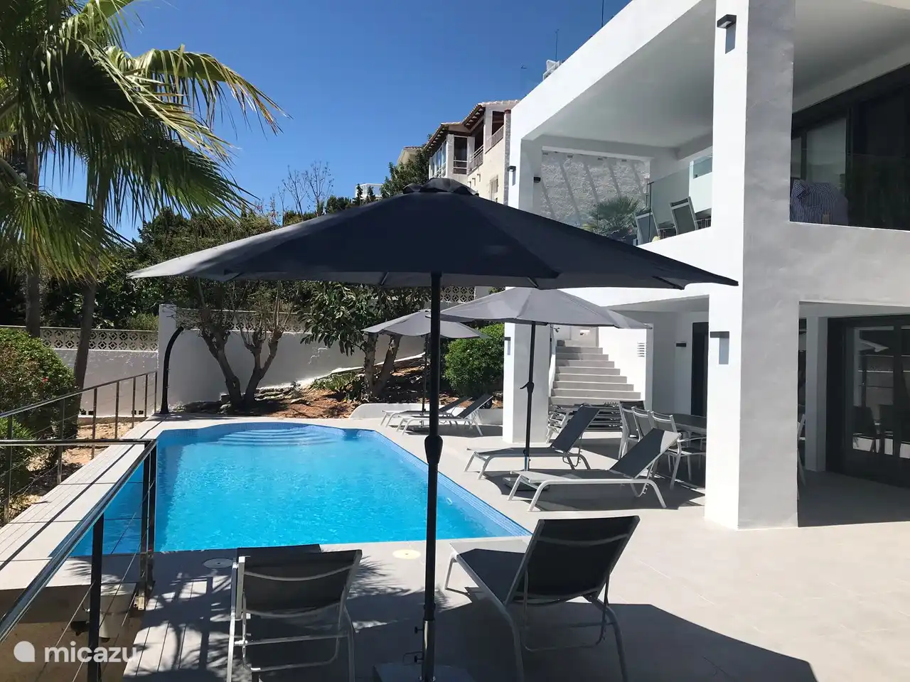 Lesen Sie ein Buch oder gehen Sie schwimmen, Sie haben die Wahl.