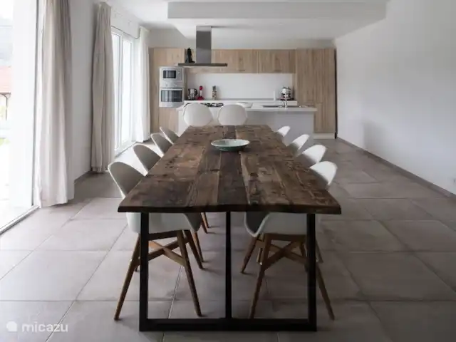 villa huren in Italië, Ligurië, Plodio – Ruime villa tussen zee en wijnstreek Grote eettafel