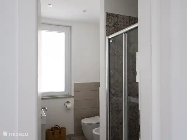 villa huren in Italië, Ligurië, Plodio – Ruime villa tussen zee en wijnstreek Badkamer beneden