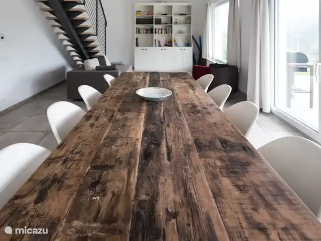 villa huren in Italië, Ligurië, Plodio – Ruime villa tussen zee en wijnstreek De eettafel