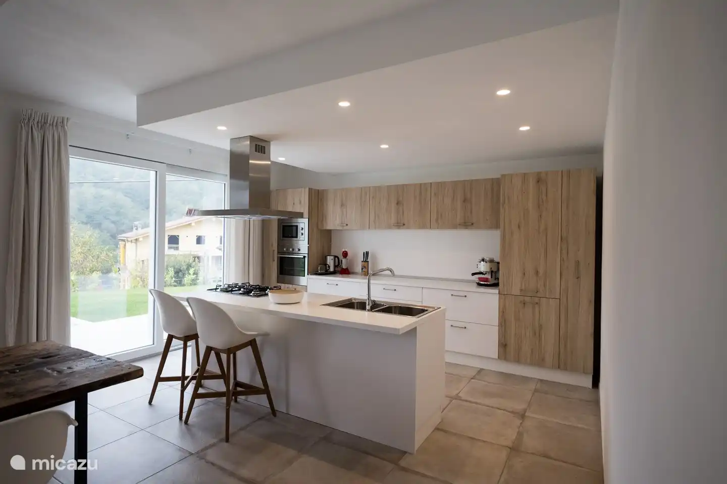 Cocina con barra para sentarse