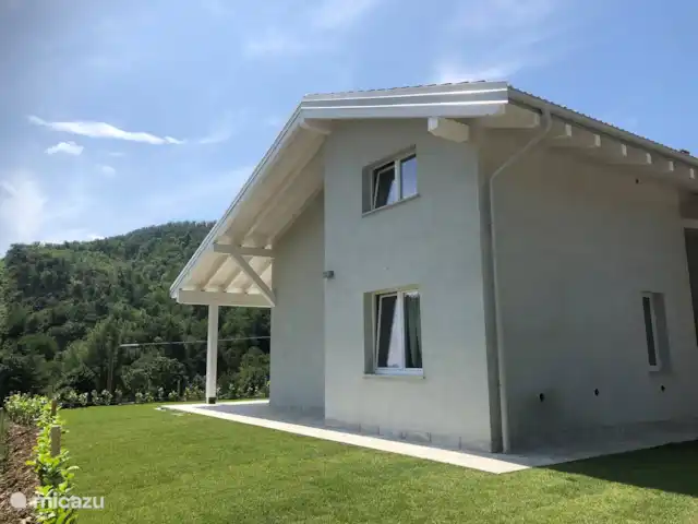 villa huren in Italië, Ligurië, Plodio – Ruime villa tussen zee en wijnstreek Ruime tuin van 500m2